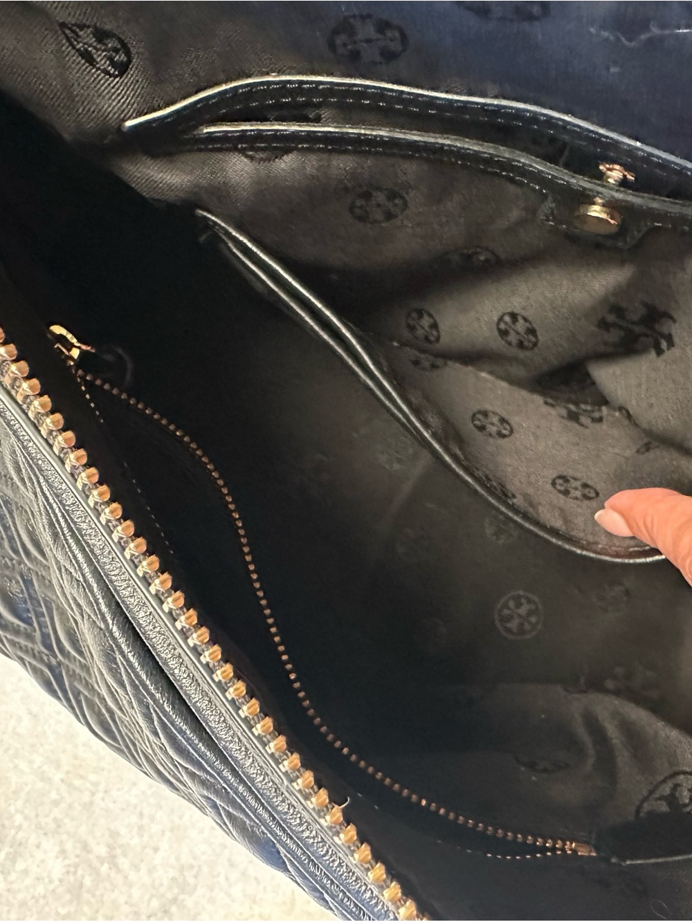 Tory Burch Black Quilted Shoulder Bag with Chain Detail - Picture 7 of 8